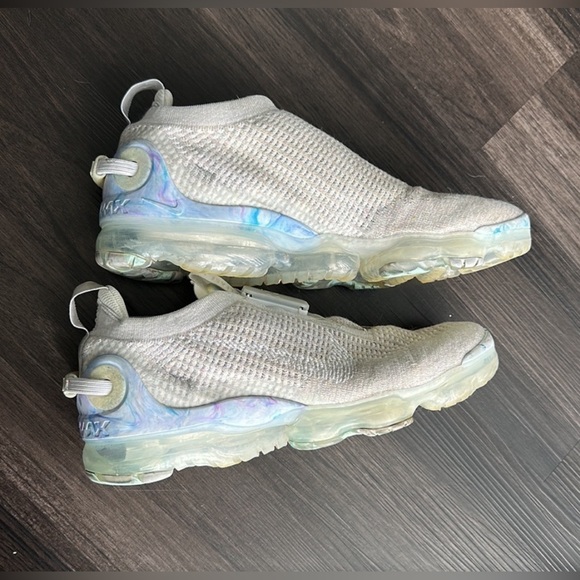 Nike Air Vapormax Flyknit Sneakers - Picture 2 of 9